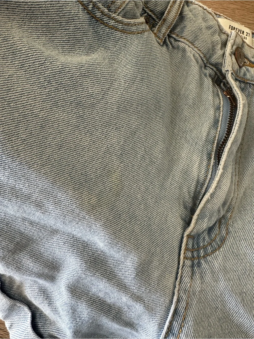 Forever 21 Light Wash Denim Mom Shorts - Women's Casual Jean Shorts Size 27